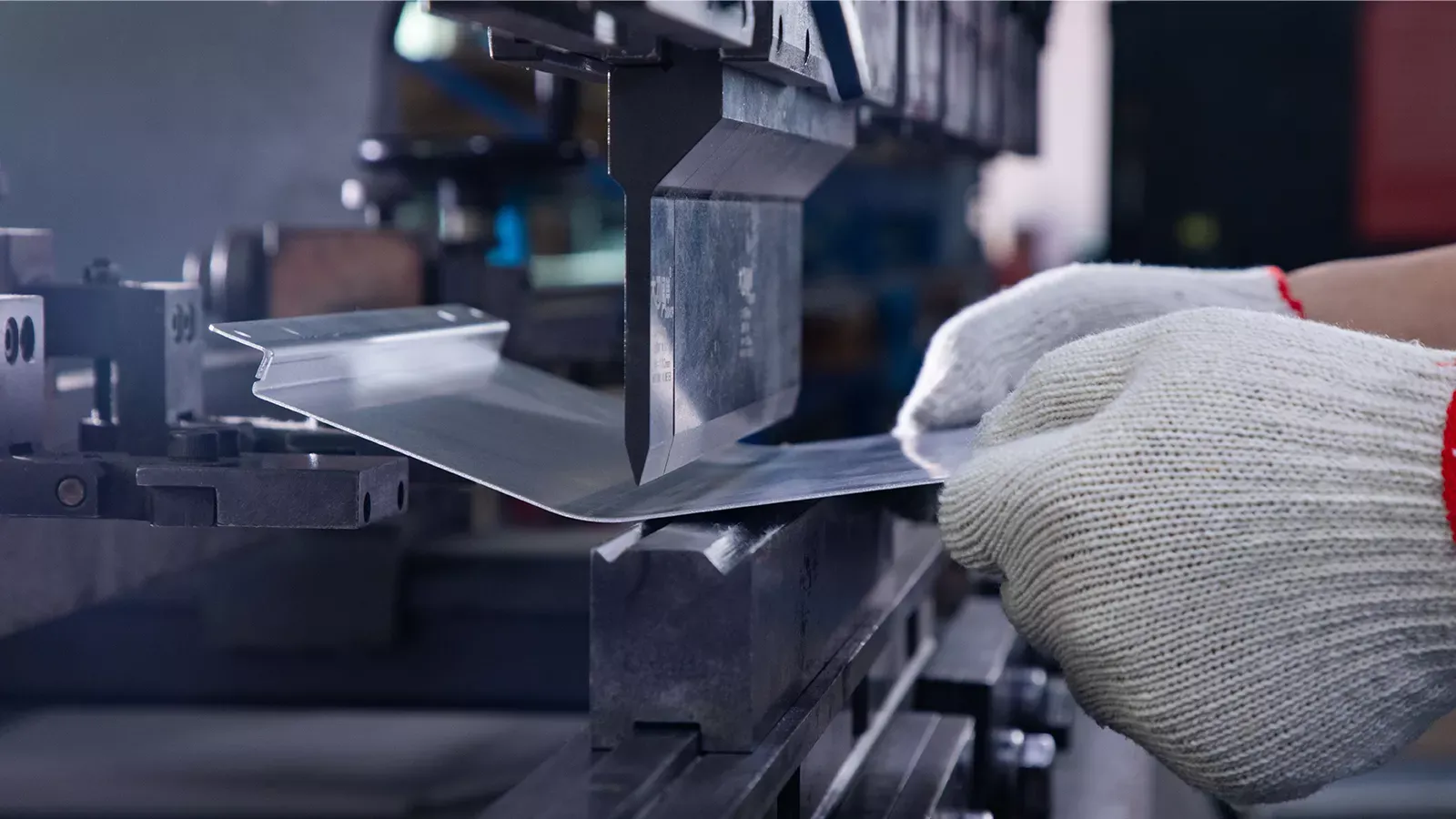 Bending a sheet metal part on a press brake